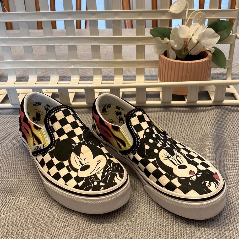 Vans, Disney, Kids Size 2, NWB - Picture 2 of 8